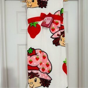 🎀 Strawberry Shortcake Throw Jete NWT 60X70